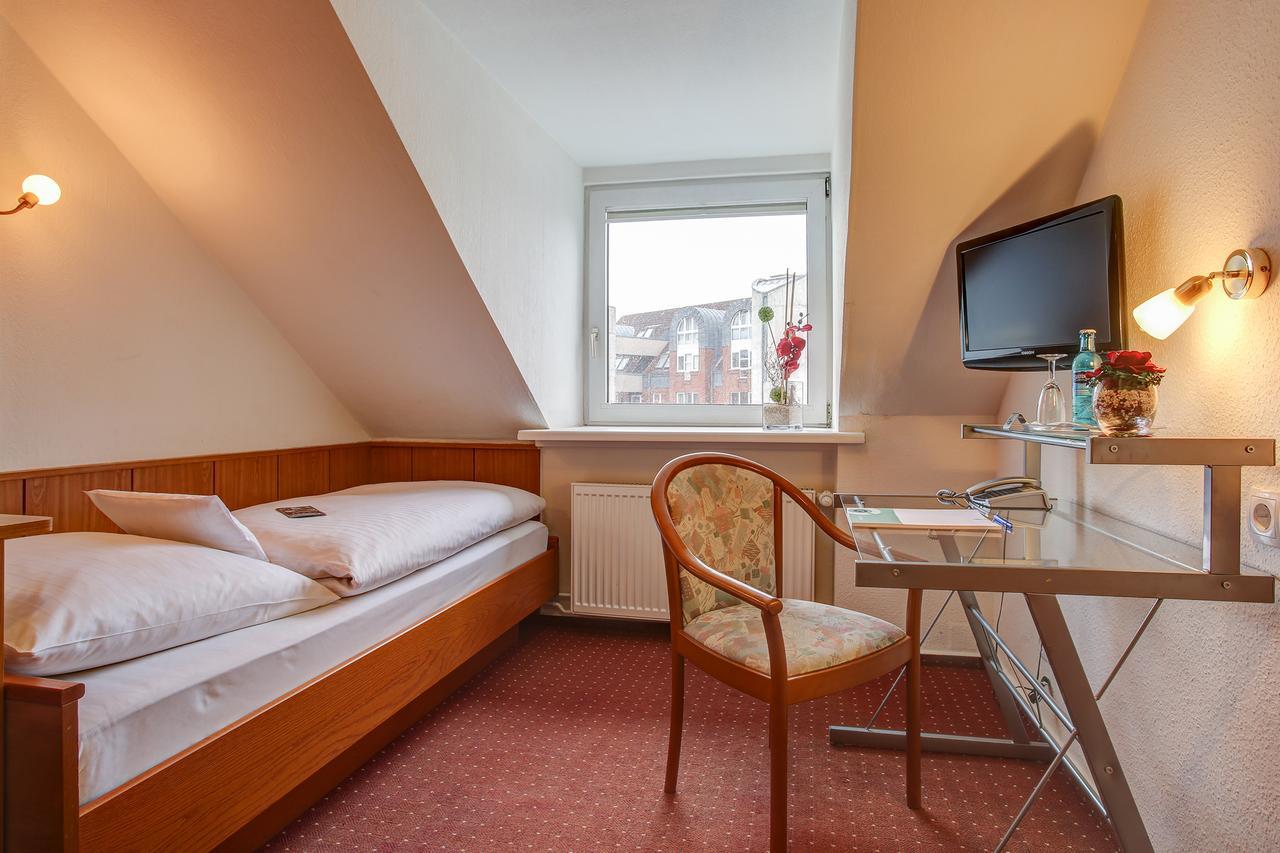 Ina Hotel Consul Kiel Exterior foto